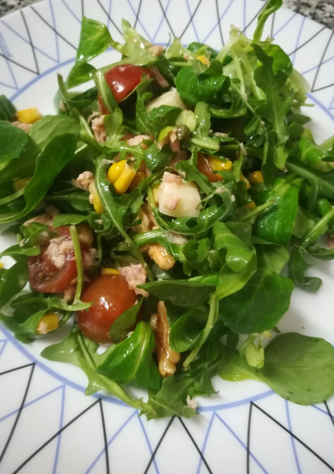 Una foto de Ensalada de canónigos y rúcula