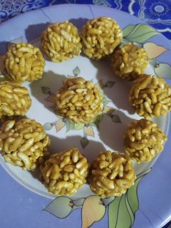 मुरमरे के लड्डू (Murmure ke laddu respi in Hindi) रेसिपी मुख्य फोटो