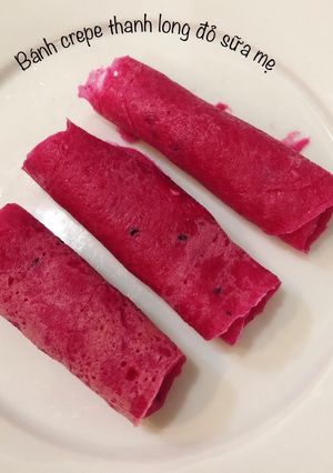 Hình của món Bánh crepe thanh long cho bé ăn dặm.