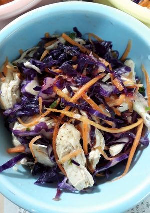 Hình của món Ức gà trộn salad.