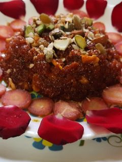 गाजर हलवा (gajar halwa recipe in marathi) रेसिपी चे मुख्य फोटो 