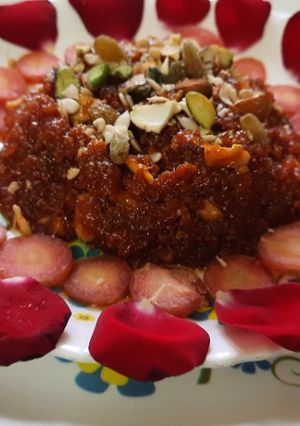 गाजर हलवा (gajar halwa recipe in marathi) रेसिपी चे मुख्य फोटो 
