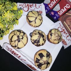 A picture of Eggless marble cup cake.
