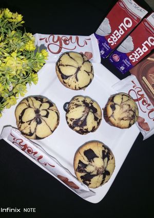 A picture of Eggless marble cup cake.