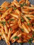 Macarrones con tomate y chorizo