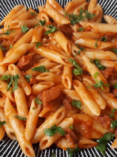 Una foto de Macarrones con tomate y chorizo