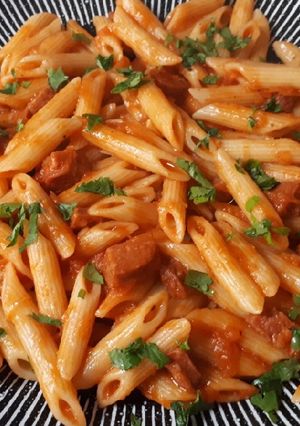 Una foto de Macarrones con tomate y chorizo