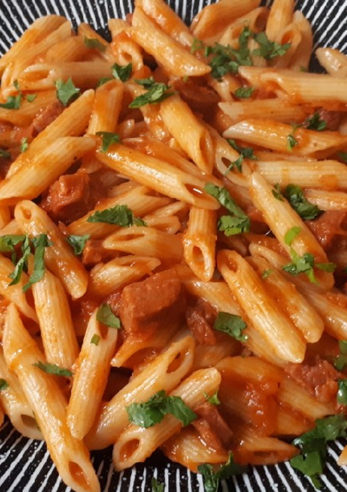 Una foto de Macarrones con tomate y chorizo