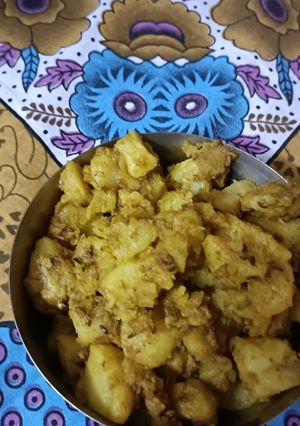 आलू गोभी की सब्जी (aloo gobi ke sabzi recipe in Hindi) रेसिपी मुख्य फोटो