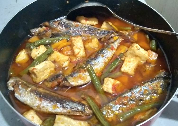 Langkah Menyiapkan Pitawoka (Pindang, Tahu, Wortel, &amp; Kacang Panjang) Kuah Pedas Anti Gagal