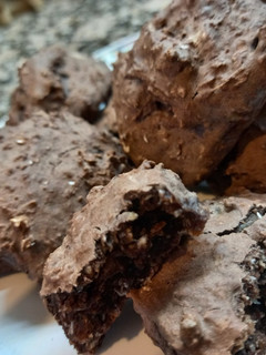 Una foto de Galletitas fáciles de banana y cacao amargo
