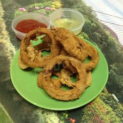 A picture of Extra Crispy Fried Onion Rings.
