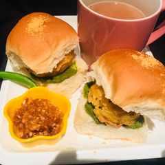 A picture of Vada paav.