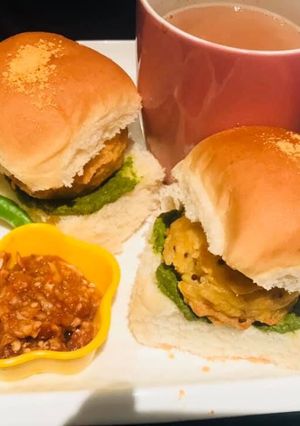A picture of Vada paav.
