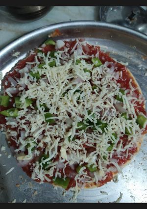 પીઝા(Pizza Recipe in Gujarati) રેસીપી મુખ્ય ફોટો