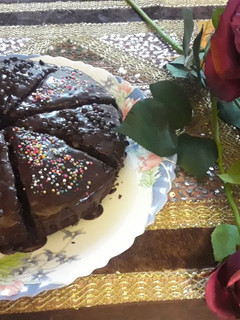 عکسی از دستور کیک شکلاتی با روکش گاناش