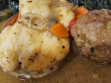 Albóndigas con rape, gamba langostinera y salsa de curry