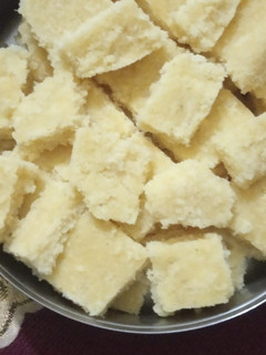मेवा और नारियल की बर्फी (Mewa aur nariyal ki barfi recipe in hindi) रेसिपी मुख्य फोटो