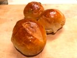 Raisin buns - home baking with fun!
