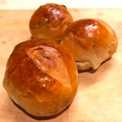 A picture of Raisin buns - home baking with fun!.