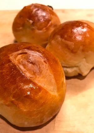 A picture of Raisin buns - home baking with fun!.