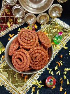 बीटरूट चकली (beetroot chakli recipe in Hindi) रेसिपी मुख्य फोटो