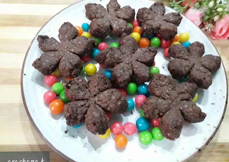 Recipe of Any-night-of-the-week Star Chocolate cookies