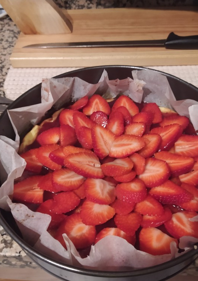 Una foto de Tarta de queso con fresas