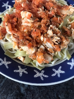 Foto principal de Pasta con pollo y tomate