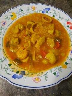 Una foto de Arroz caldoso con Fritura de Pescado