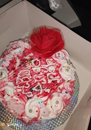 A picture of Whip cream decoration.