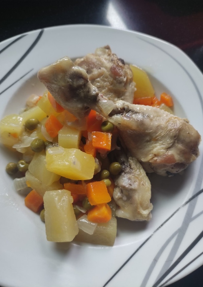 Una foto de Jamoncitos de pollo a la jardinera
