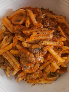 Una foto de Macarrones con champiñones y salsa cremosa de sobrasada