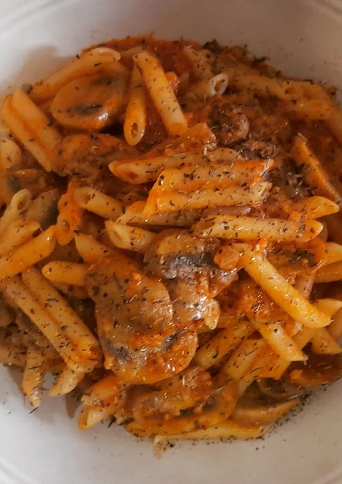Una foto de Macarrones con champiñones y salsa cremosa de sobrasada