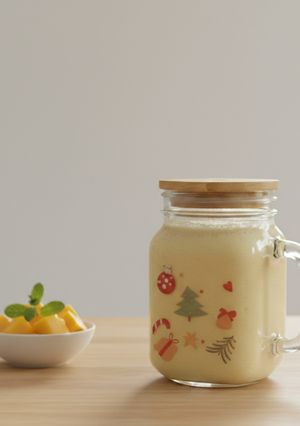 Una foto de Licuado de mango con leche 🥭 🥛