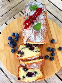 Una foto de Bizcocho de ricotta y arándanos