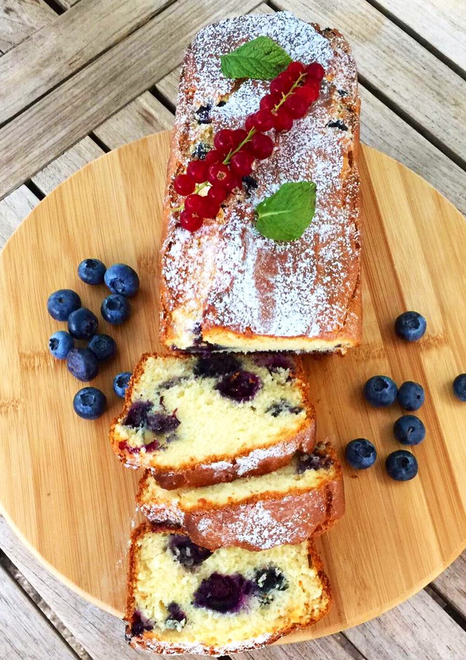 Una foto de Bizcocho de ricotta y arándanos