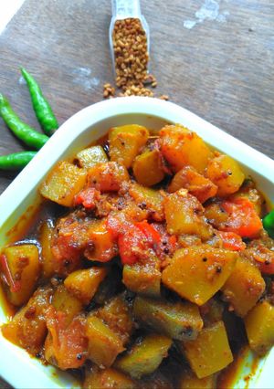 कद्दू टमाटर की सब्जी (kaddu tamatar ki sabzi recipe in Hindi) रेसिपी मुख्य फोटो