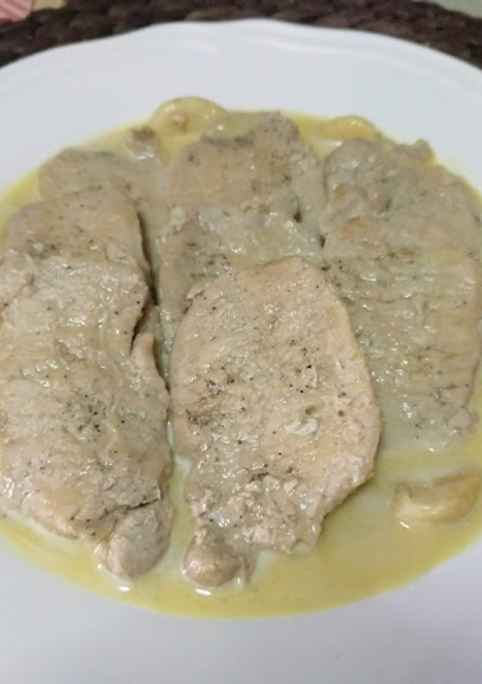 Una foto de Cinta de lomo en salsa al ajillo