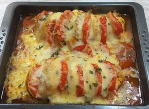 Foto principal de Pechuga de pollo con queso y tomate-jugosa y deliciosa