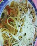 Espaguetis integrales con verduras y atún