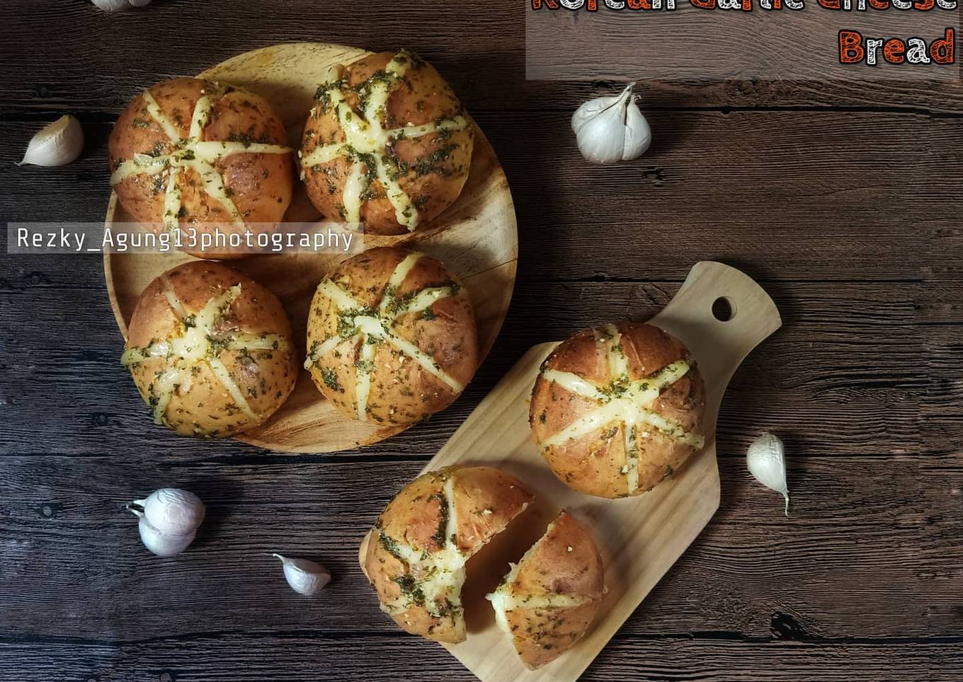 Korean Garlic Cheese Bread