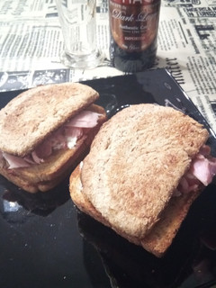 Una foto de Sándwich Integral de Lacón a la Plancha con Cottage Cheese