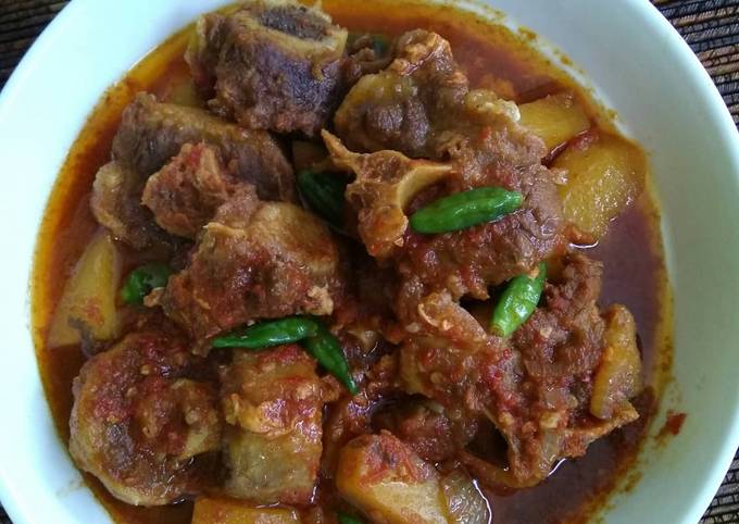 Buntut Semur Pedas