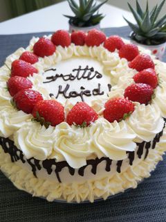 O poză a rețetei Tort de ciocolata și căpșuni 🍓🍓.