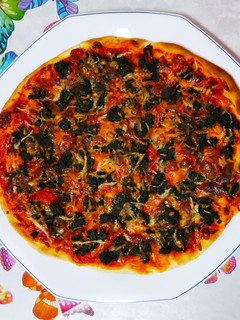 Una foto de Pizza casera de espinacas