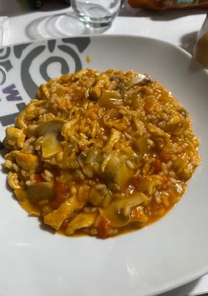 Una foto de Arroz Meloso con Pollo y champiñones 🍄