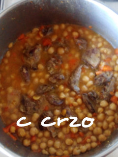 Una foto de Garbanzos con carne de corzo