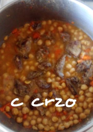 Una foto de Garbanzos con carne de corzo