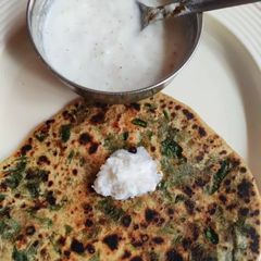 A picture of Palak ka paratha.